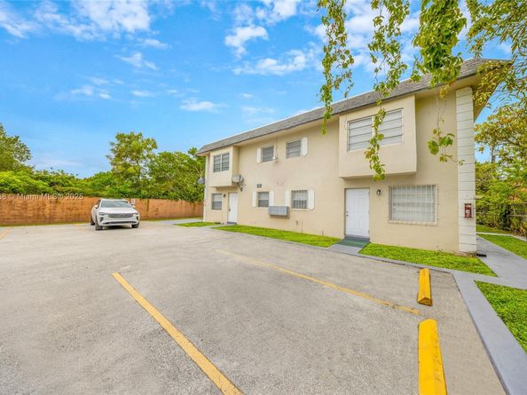 842 NW 1st Ave, Fort Lauderdale FL 33311