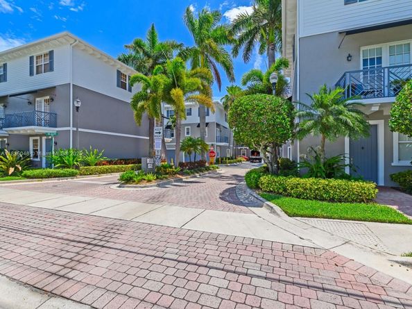 2249 NE 9th Ave, Wilton Manors FL 33305