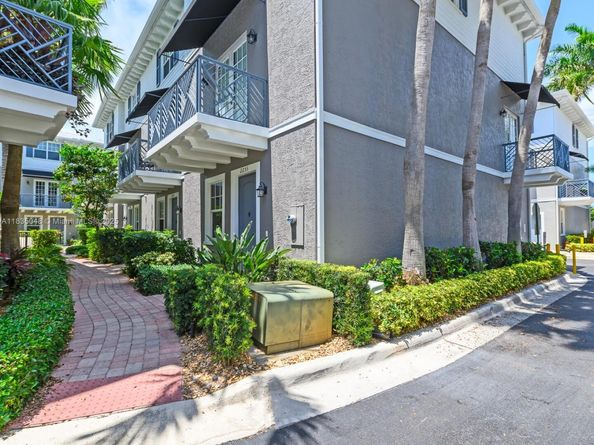 2249 NE 9th Ave, Wilton Manors FL 33305