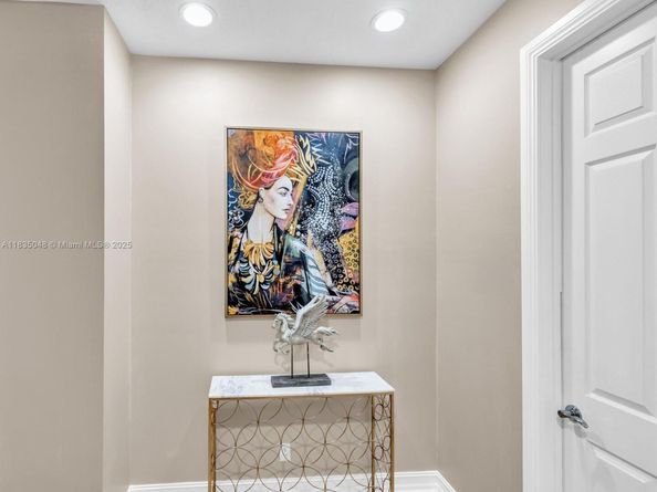 2249 NE 9th Ave, Wilton Manors FL 33305