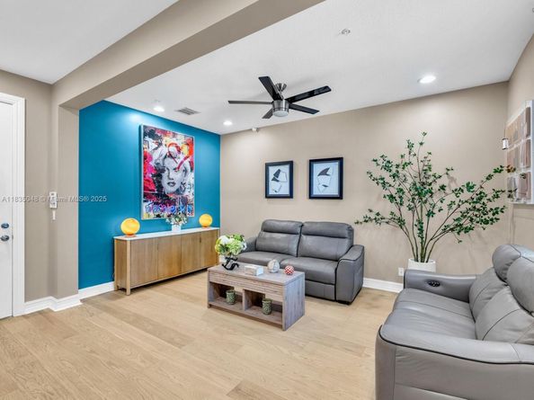 2249 NE 9th Ave, Wilton Manors FL 33305