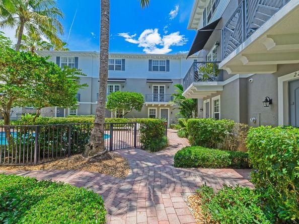 2249 NE 9th Ave, Wilton Manors FL 33305