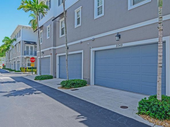 2249 NE 9th Ave, Wilton Manors FL 33305