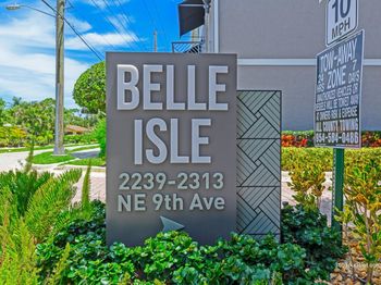 2249 NE 9th Ave