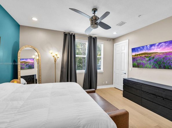 2249 NE 9th Ave, Wilton Manors FL 33305