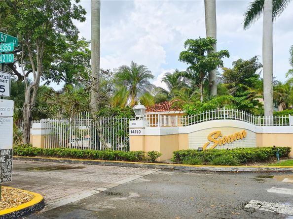 14255 SW 57th Ln 812, Miami FL 33183