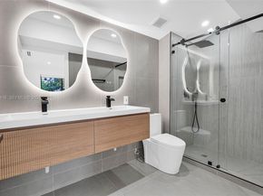 998 SW 11th St, Miami FL 33129