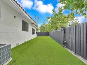 998 SW 11th St, Miami FL 33129