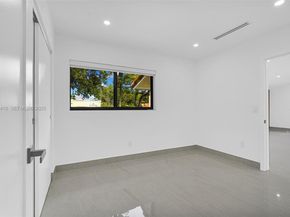 998 SW 11th St, Miami FL 33129