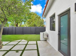 998 SW 11th St, Miami FL 33129