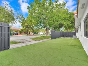 998 SW 11th St, Miami FL 33129