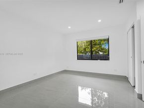 998 SW 11th St, Miami FL 33129