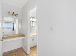 2500 SW 81st Ave 402, Davie FL 33324