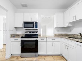 2500 SW 81st Ave 402, Davie FL 33324