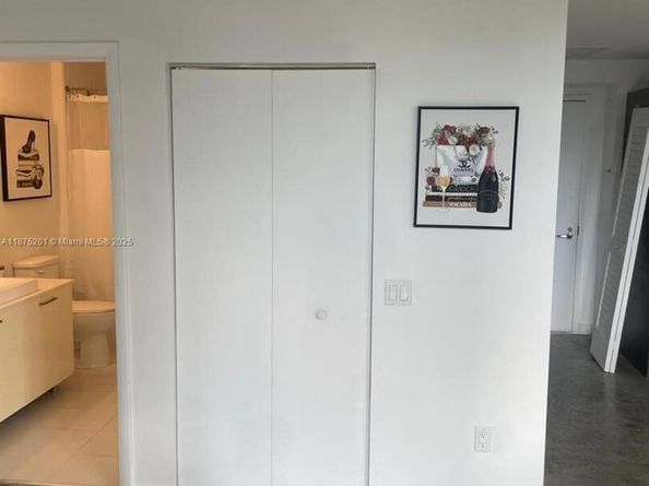 151 SE 1st St 2807, Miami FL 33131