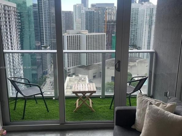 151 SE 1st St 2807, Miami FL 33131