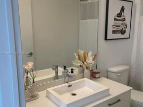151 SE 1st St 2807, Miami FL 33131