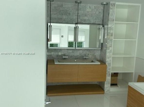 1000 N Shore Dr, Miami Beach FL 33141