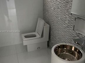 1000 N Shore Dr, Miami Beach FL 33141