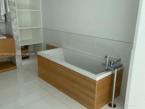 1000 N Shore Dr, Miami Beach FL 33141