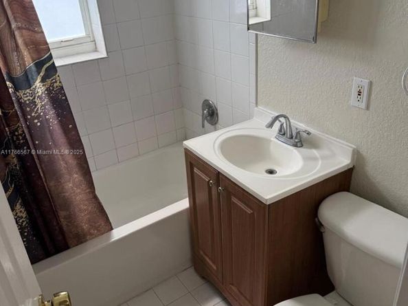 228 NW 84th St 228, Miami FL 33150