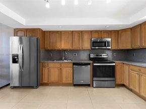 120 SW 96th Ter 204, Plantation FL 33324