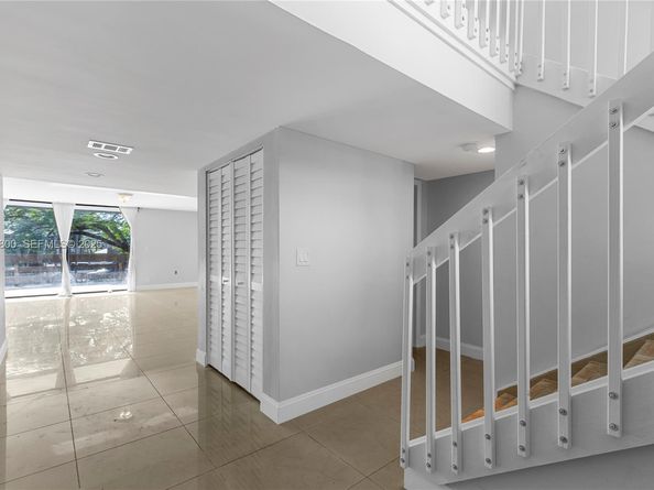 120 SW 96th Ter 204, Plantation FL 33324