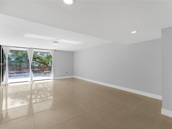 120 SW 96th Ter 204, Plantation FL 33324