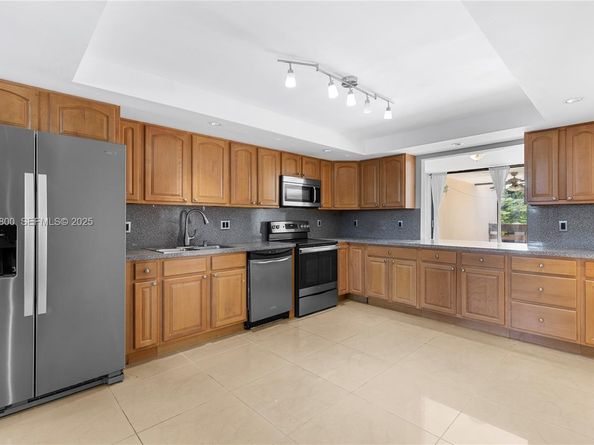 120 SW 96th Ter 204, Plantation FL 33324