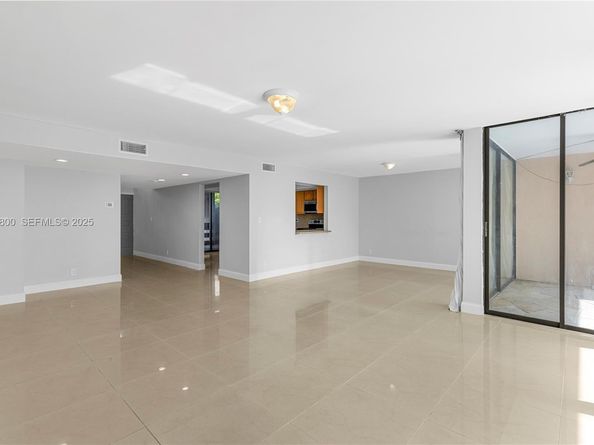 120 SW 96th Ter 204, Plantation FL 33324