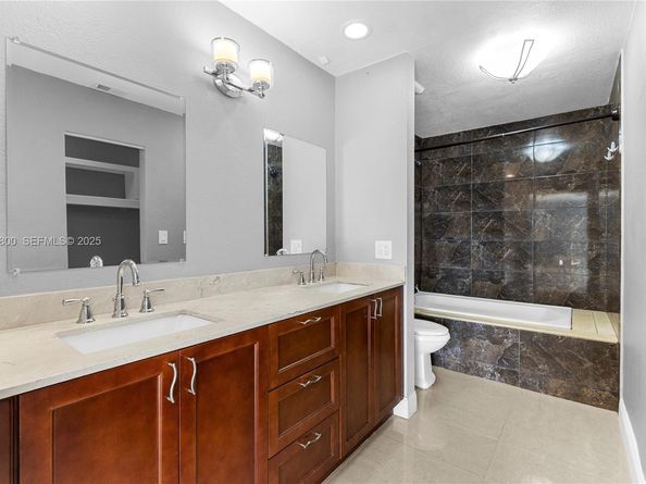 120 SW 96th Ter 204, Plantation FL 33324