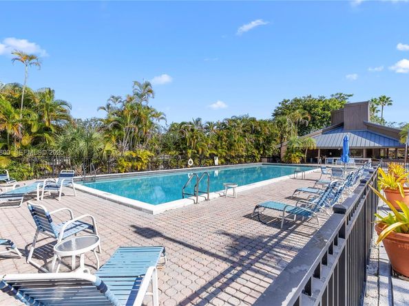 120 SW 96th Ter 204, Plantation FL 33324