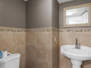 120 SW 96th Ter 204, Plantation FL 33324