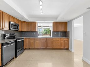 120 SW 96th Ter 204, Plantation FL 33324