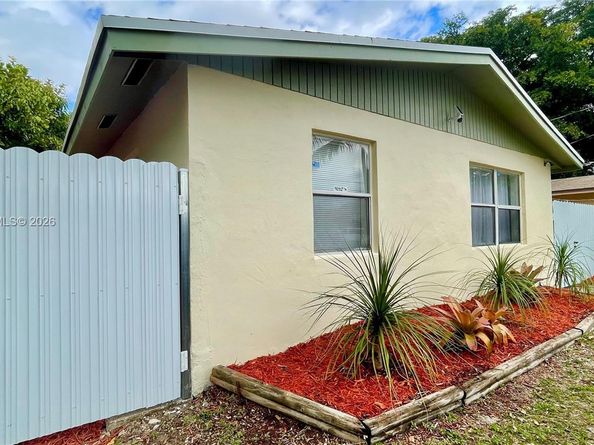 2433 NW 20th St, Fort Lauderdale FL 33311