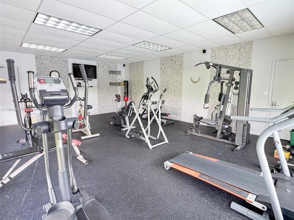 2300 Park Ln 105, Hollywood FL 33021