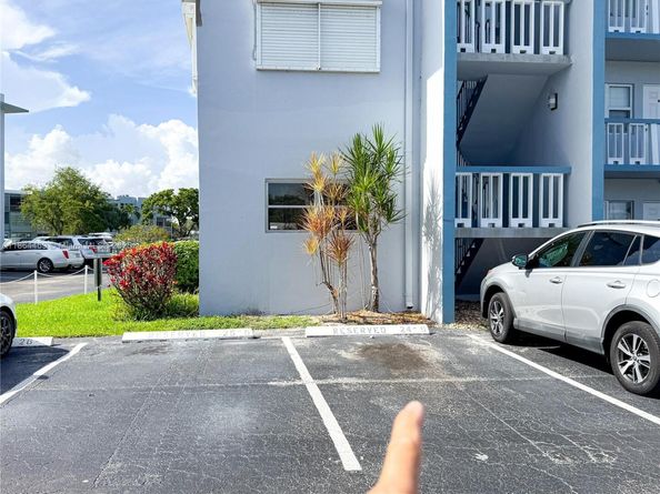 2300 Park Ln 105, Hollywood FL 33021