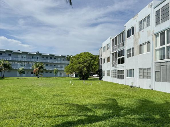 2300 Park Ln 105, Hollywood FL 33021