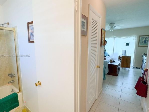 2300 Park Ln 105, Hollywood FL 33021