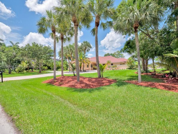 2710 Walkers way, Weston FL 33331