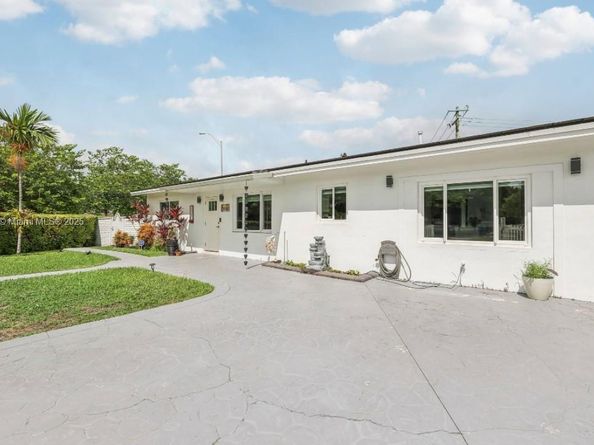 5530 SW 96th Ave, Miami FL 33165