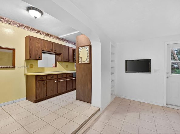 1460 NE 173rd St, North Miami Beach FL 33162