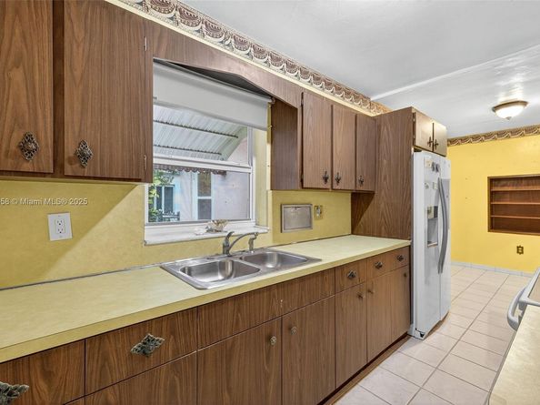1460 NE 173rd St, North Miami Beach FL 33162