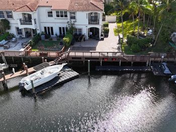 999 N Harbor Vw N