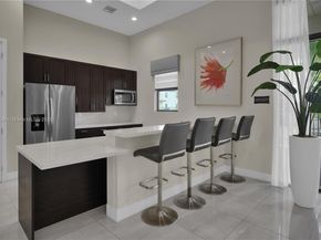 909 NE 211th St, Miami FL 33179