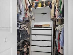 909 NE 211th St, Miami FL 33179