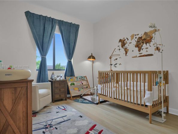 909 NE 211th St, Miami FL 33179