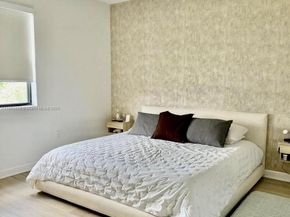 909 NE 211th St, Miami FL 33179