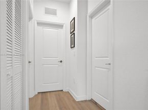 909 NE 211th St, Miami FL 33179