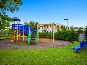 909 NE 211th St, Miami FL 33179